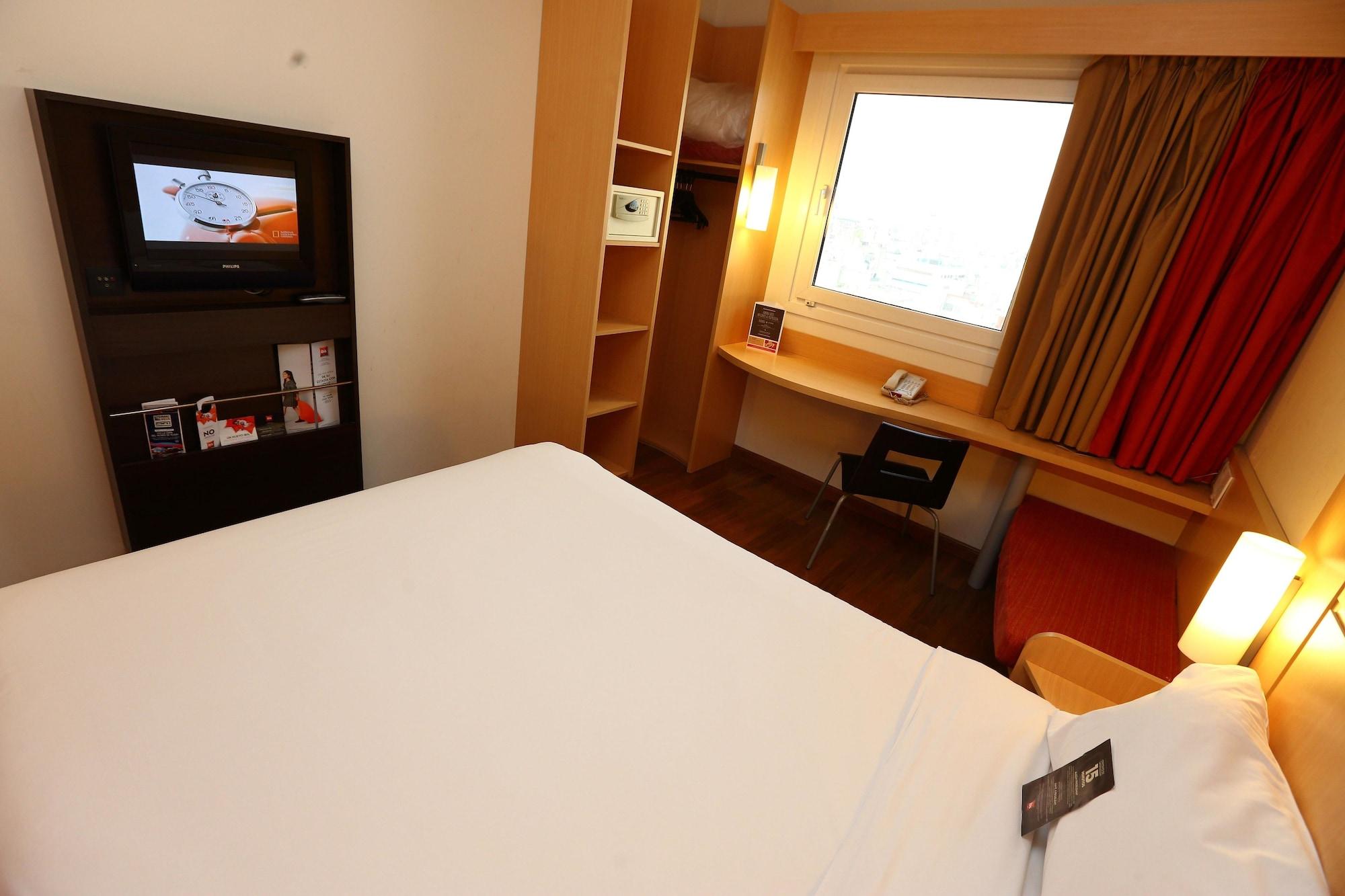 Hotel Ibis Buenos Aires Obelisco Extérieur photo